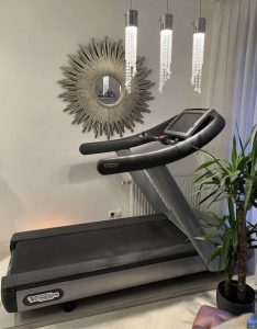 Treadmill - Technogym Run Excite 900 refurbished professional treadmill for sale