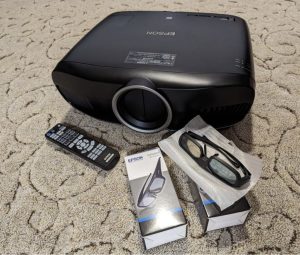 Epson EH-TW9400 4K Pro-UHD projector + 2 Epson active 3D glasses