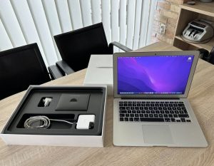 Macbook Air 2018 silver gray color with 256 GB storage For sale!