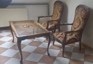 Baroque table with 2 armchairs, in good condition, urgently and cheaply