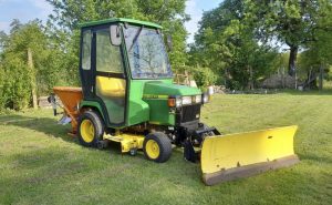 Fűnyíró traktor John Deere X415 Dízel gyári tartozékokkal eladó